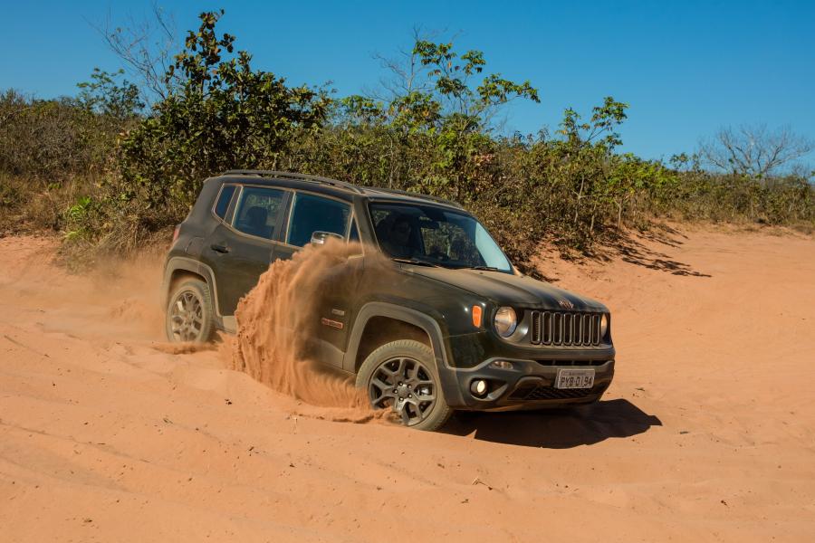  Jeep Renegade 75th Anniversary 2016 года  (BR) (фото 13 из 13)